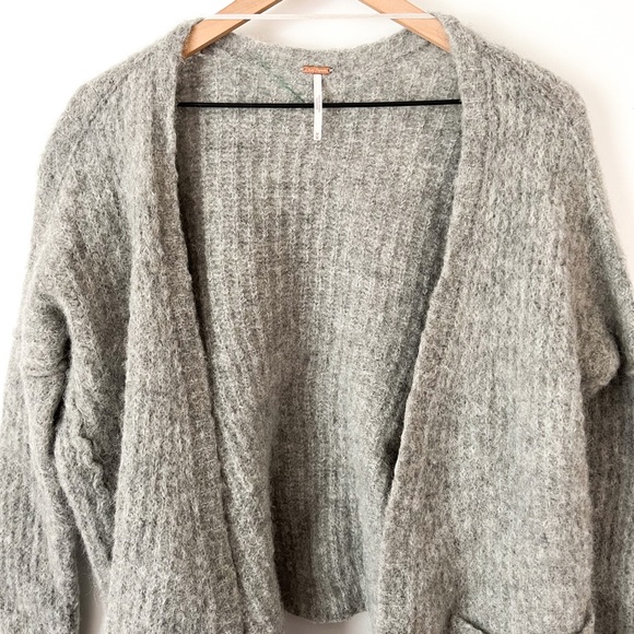 Free People Gray Cozy Wool Pockets Fall Winter Cardigan Size Medium - Picture 2 of 9